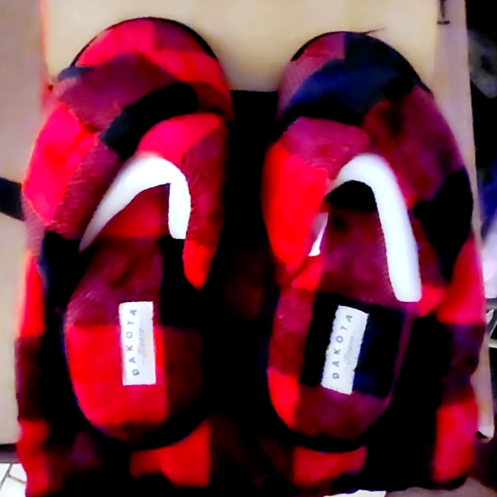 Womens slipper and blanket set